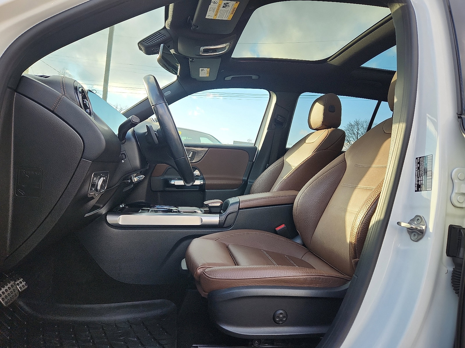 Used 2021 Mercedes-Benz GLB 250 4MATIC image 13