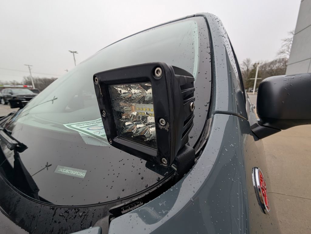 Used 2016 Jeep Renegade Trailhawk AWD/4WD image 44