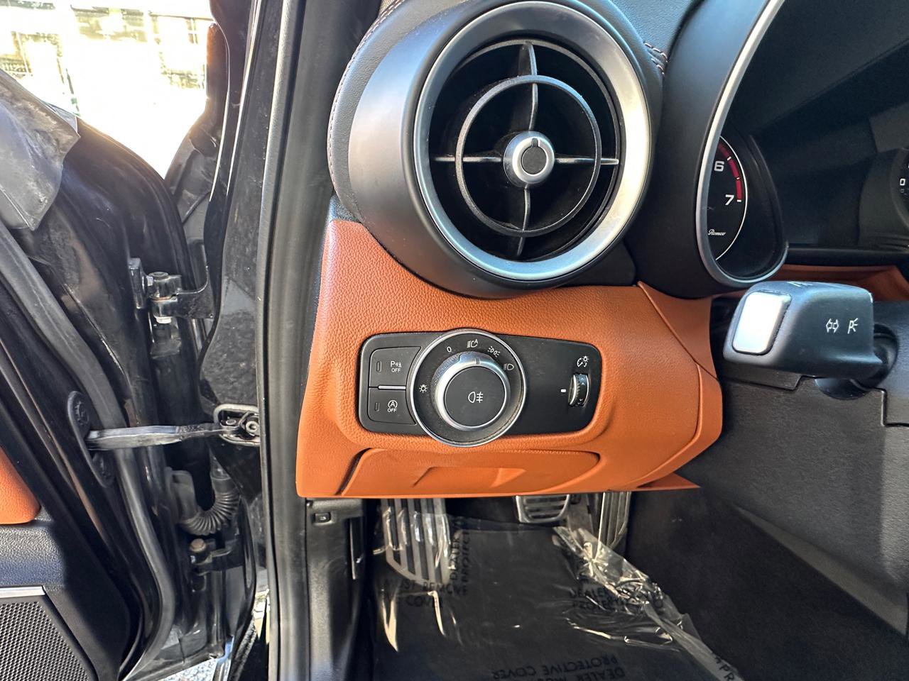 Used 2019 Alfa Romeo Giulia Ti w/ Quick Order Package 22X Lusso image 21