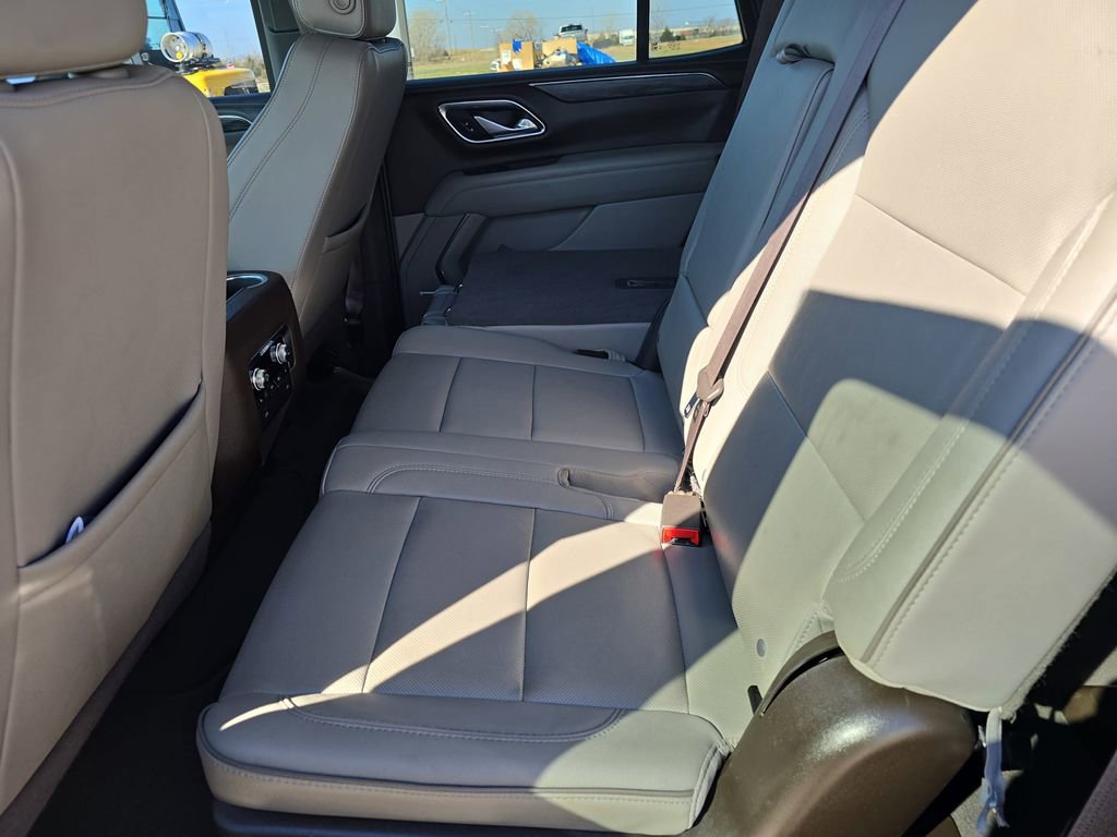 Used 2023 GMC Yukon SLT w/ SLT Premium Package image 15