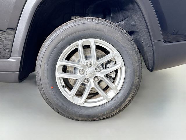 New 2025 Jeep Grand Cherokee L Laredo image 30