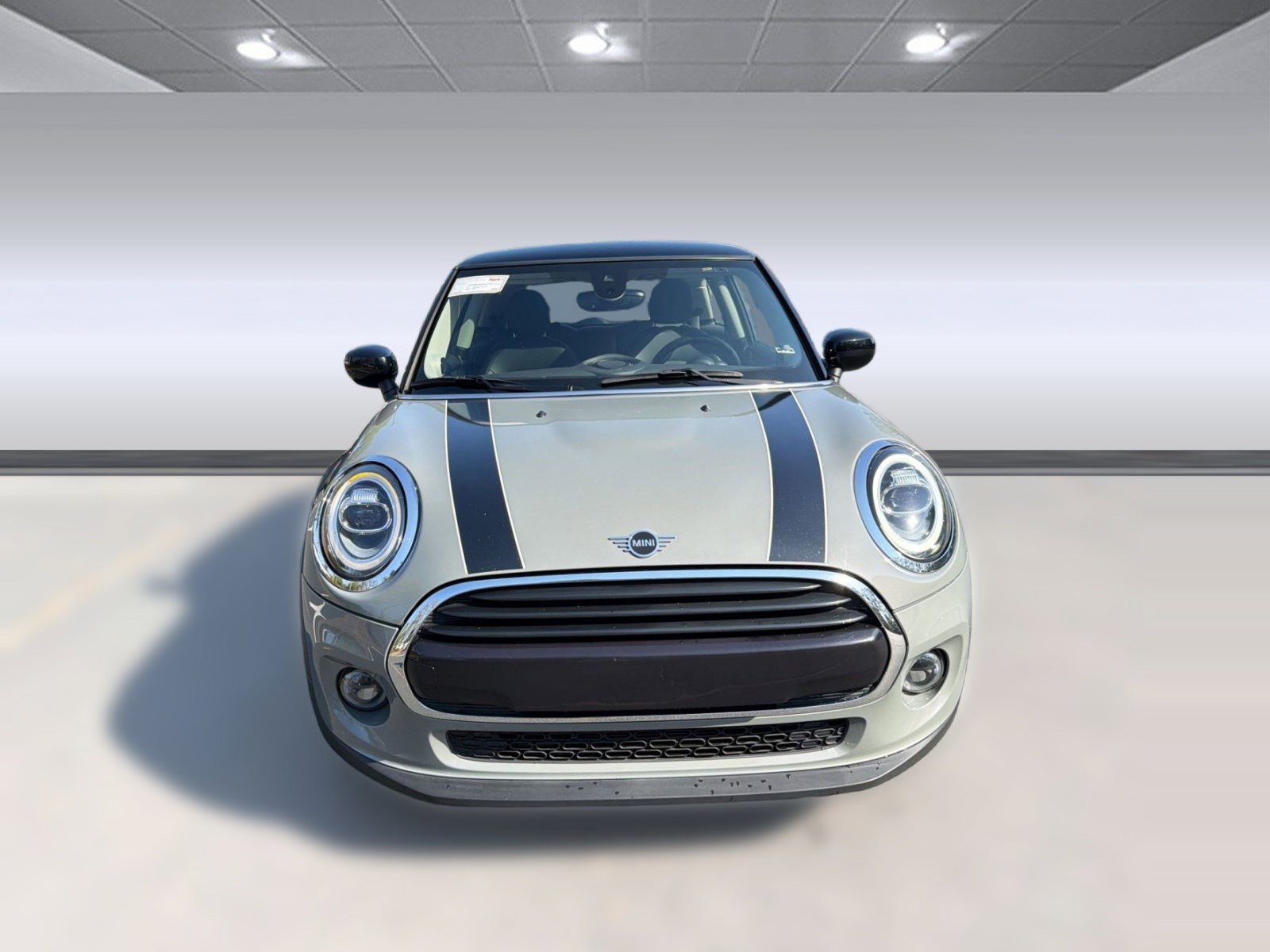 Used 2020 MINI Cooper 2-Door Hardtop w/ Premium Package image 5