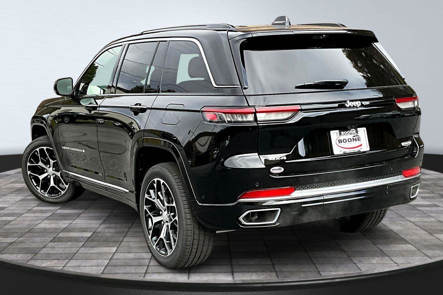 New 2025 Jeep Grand Cherokee Summit image 4