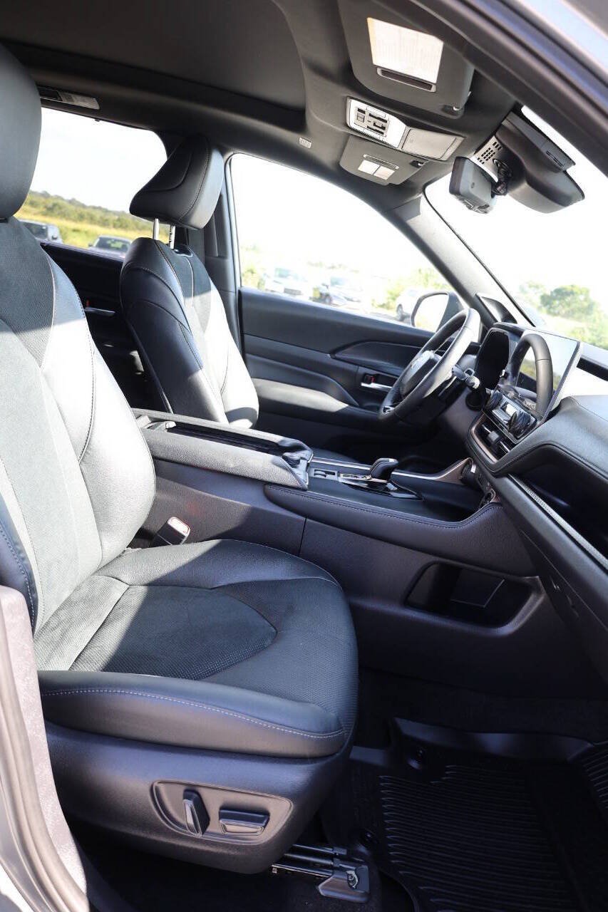 Used 2026 Toyota Grand Highlander AWD Hybrid image 15