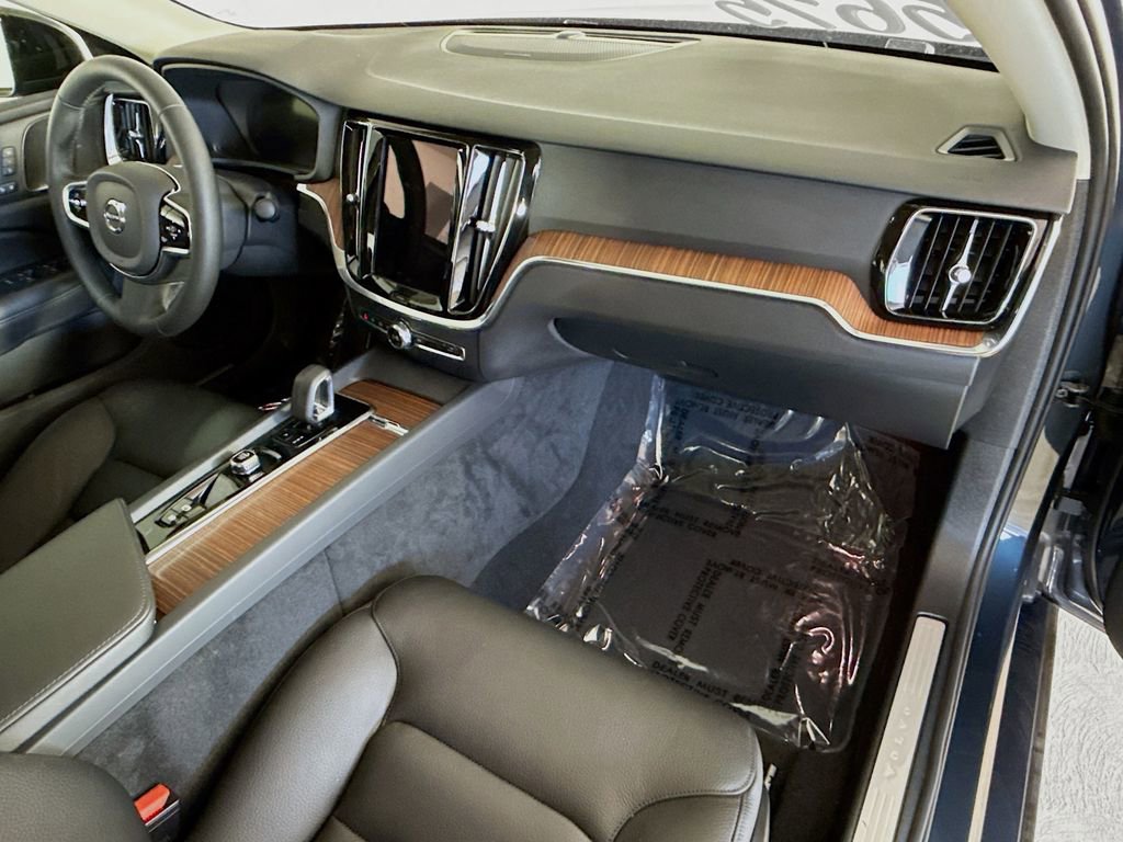 Used 2025 Volvo S60 B5 Plus AWD/4WD image 30