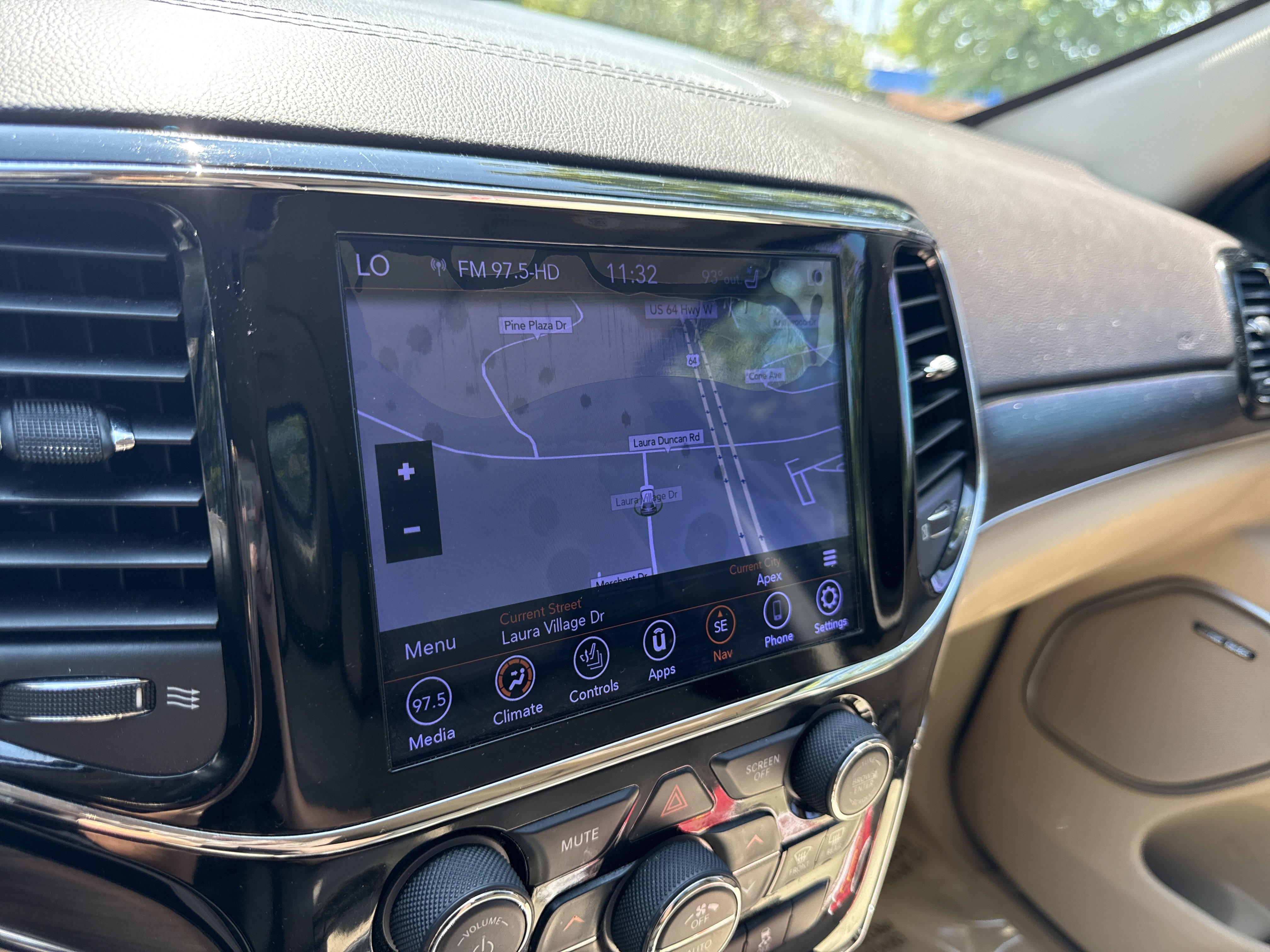 Used 2020 Jeep Grand Cherokee Overland AWD/4WD image 24