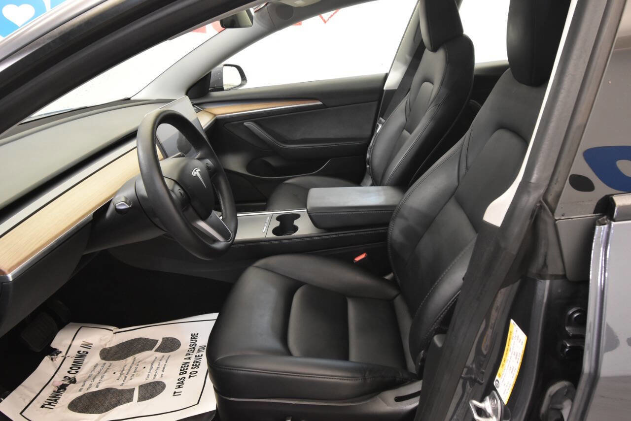 Used 2023 Tesla Model 3 Standard Range image 17