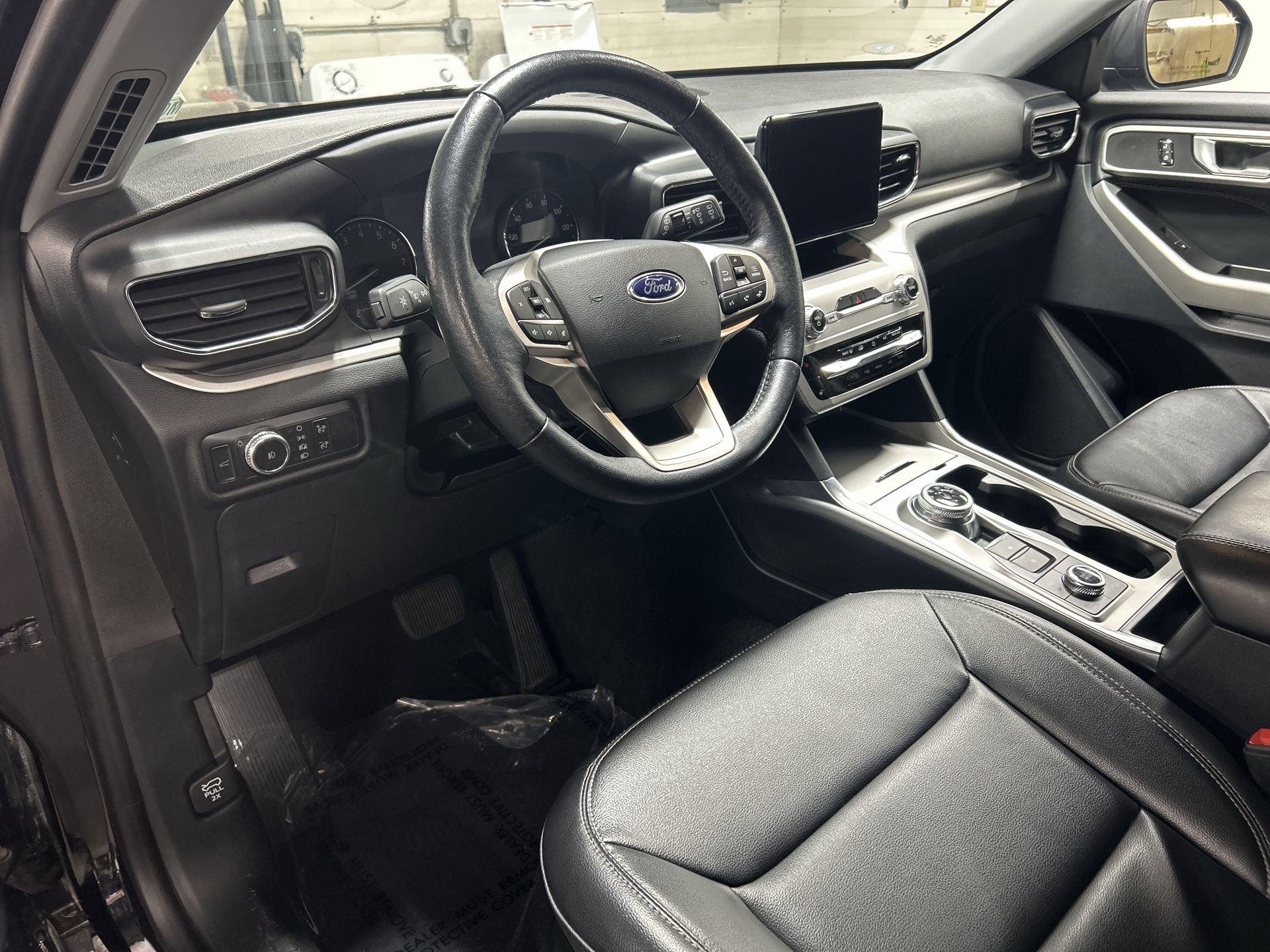 Used 2021 Ford Explorer XLT w/ Equipment Group 202A AWD/4WD image 11