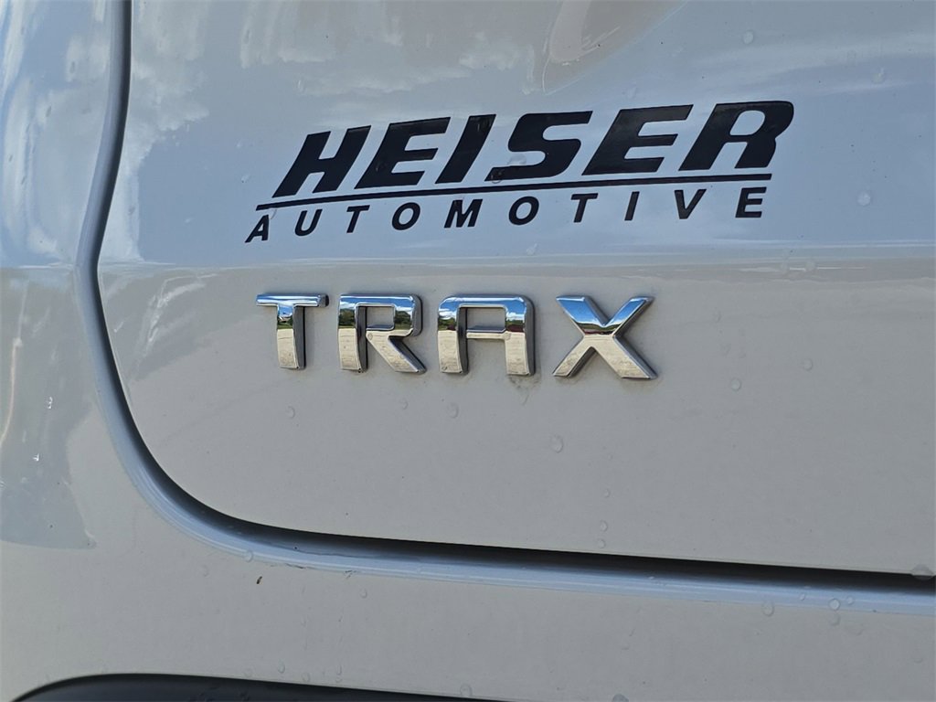 Used 2025 Chevrolet Trax LS image 33