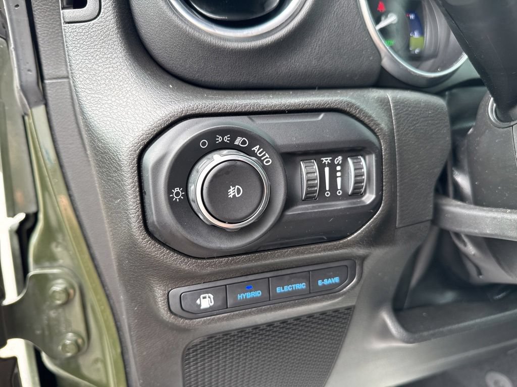 Used 2022 Jeep Wrangler Unlimited Sahara w/ Cold Weather Group AWD/4WD image 17