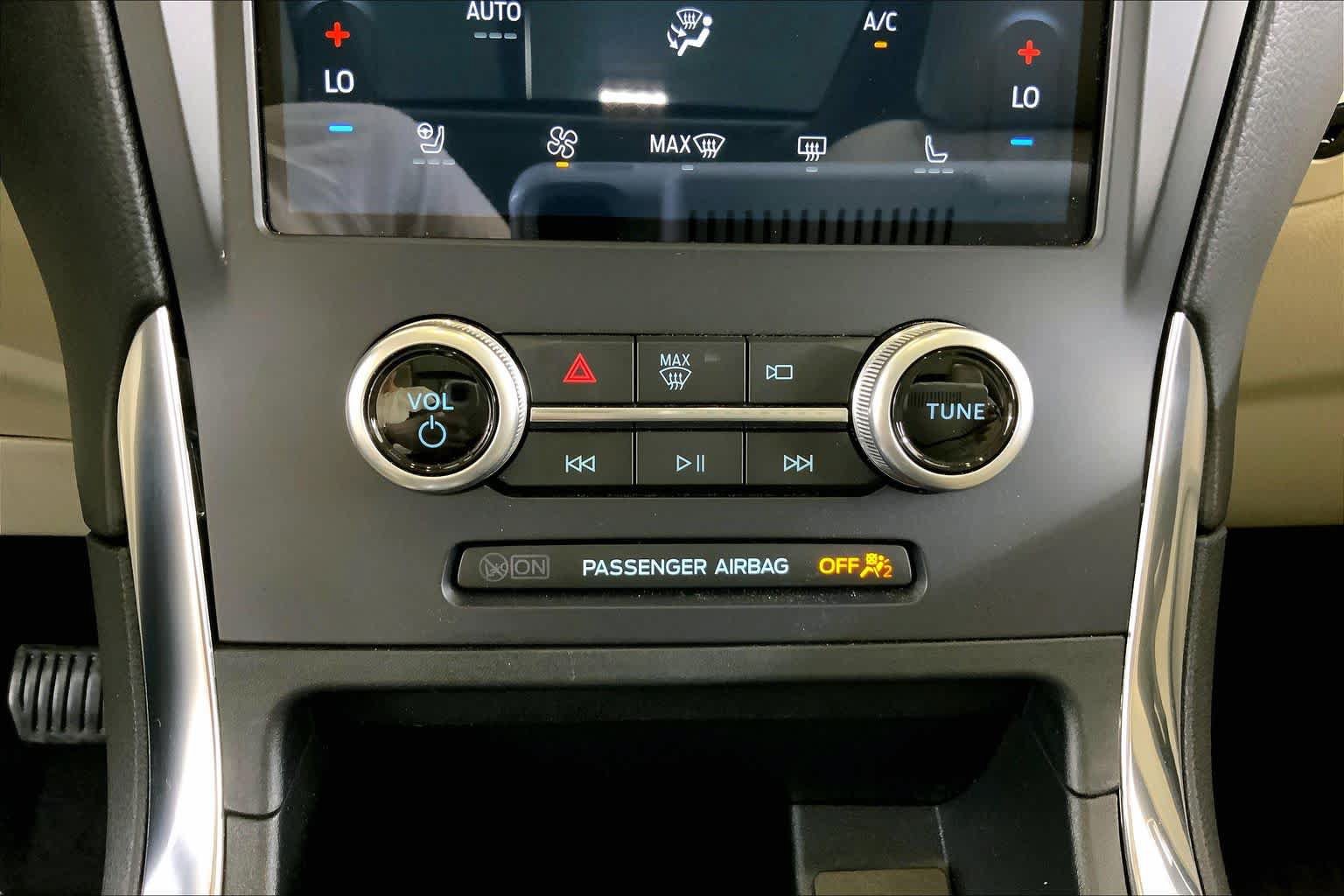 Used 2022 Ford Edge Titanium AWD/4WD image 35
