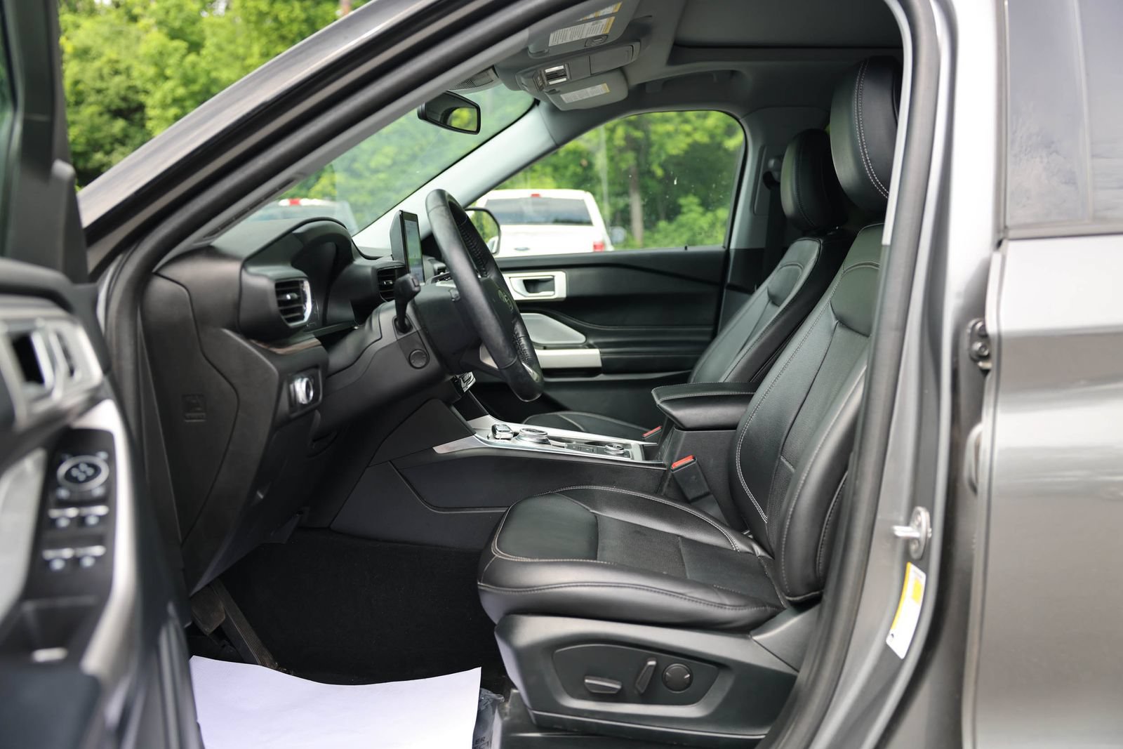 Used 2023 Ford Explorer Limited w/ Limited Technology Package AWD/4WD image 14