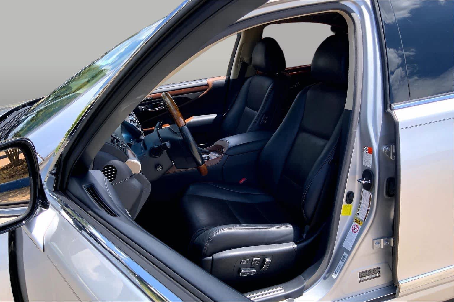 Used 2015 Lexus LS 460 w/ Comfort Package RWD image 8