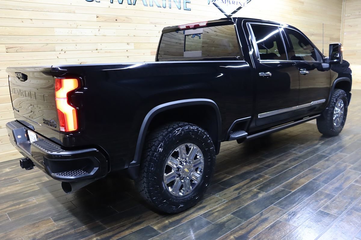 Used 2024 Chevrolet Silverado 2500 High Country w/ High Country Premium Package AWD/4WD image 5