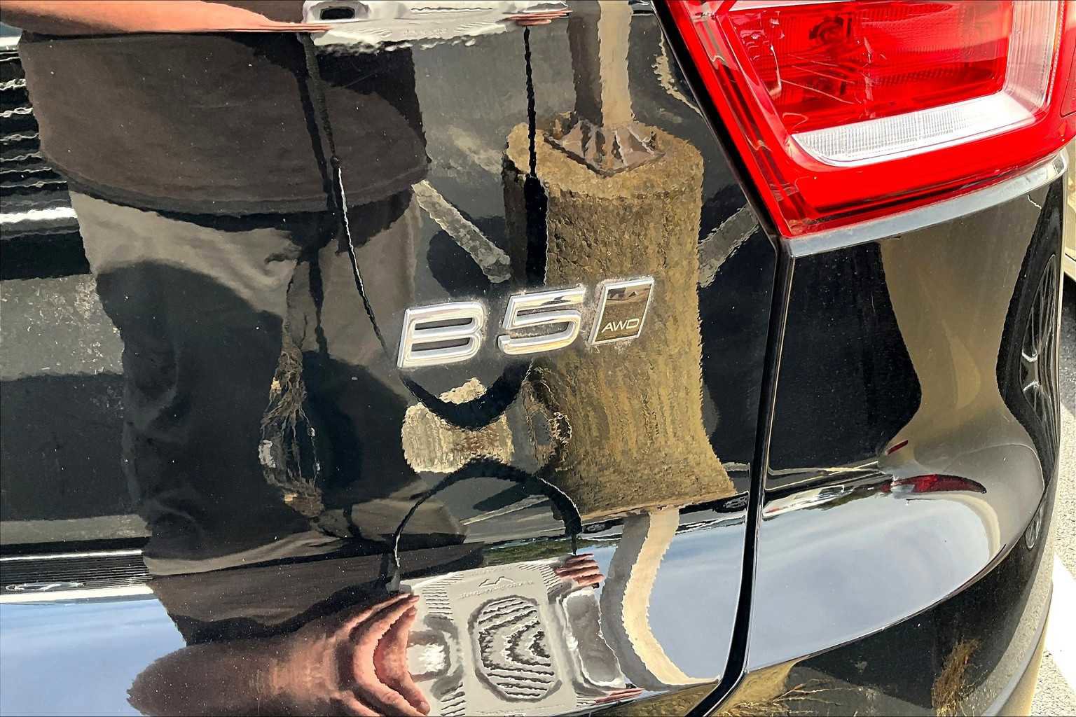 Certified 2023 Volvo XC40 B5 Plus w/ Driver Assist Package image 9