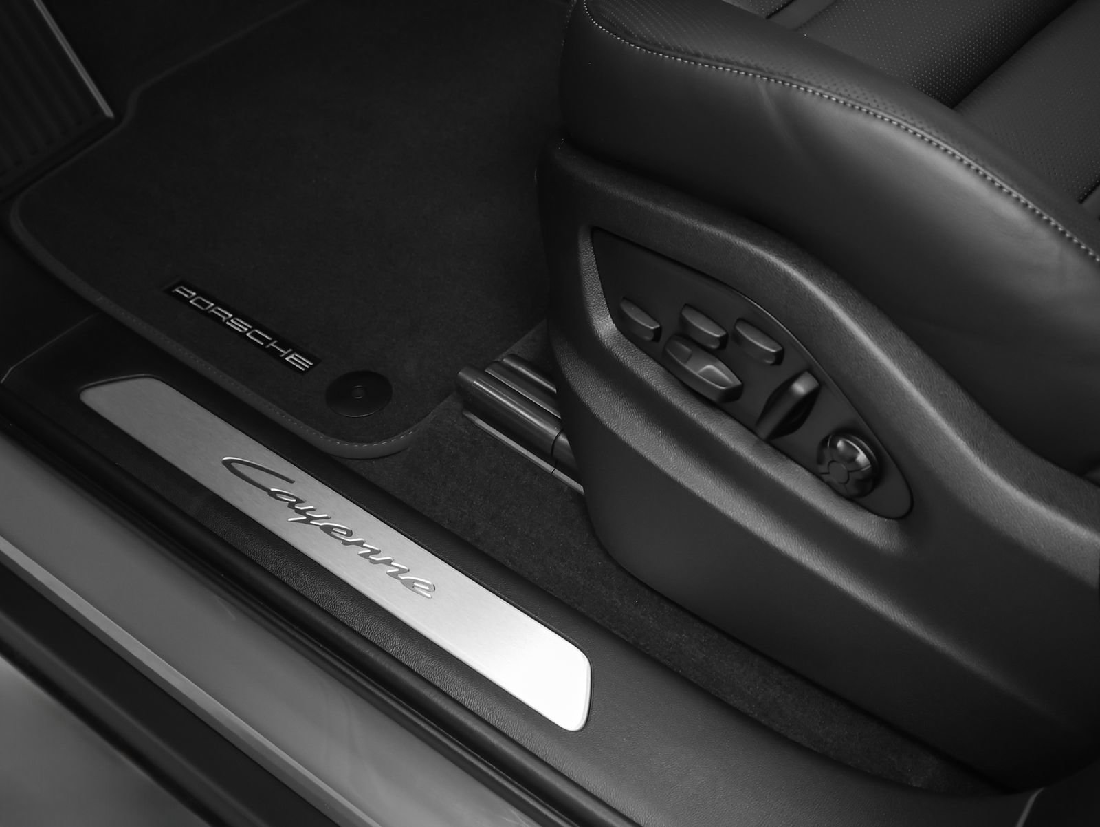 New 2026 Porsche Cayenne Coupe AWD/4WD image 27