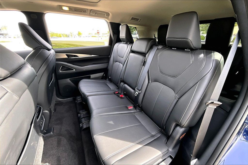 Certified 2027 INFINITI QX60 Luxe w/ Cargo Package AWD/4WD image 32