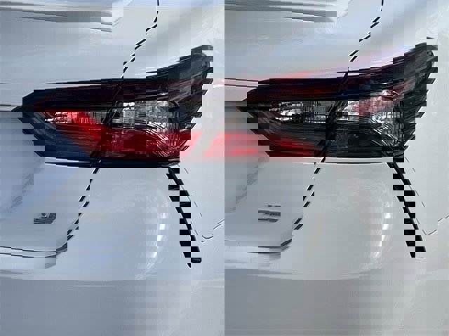 Used 2022 Toyota Camry SE image 6