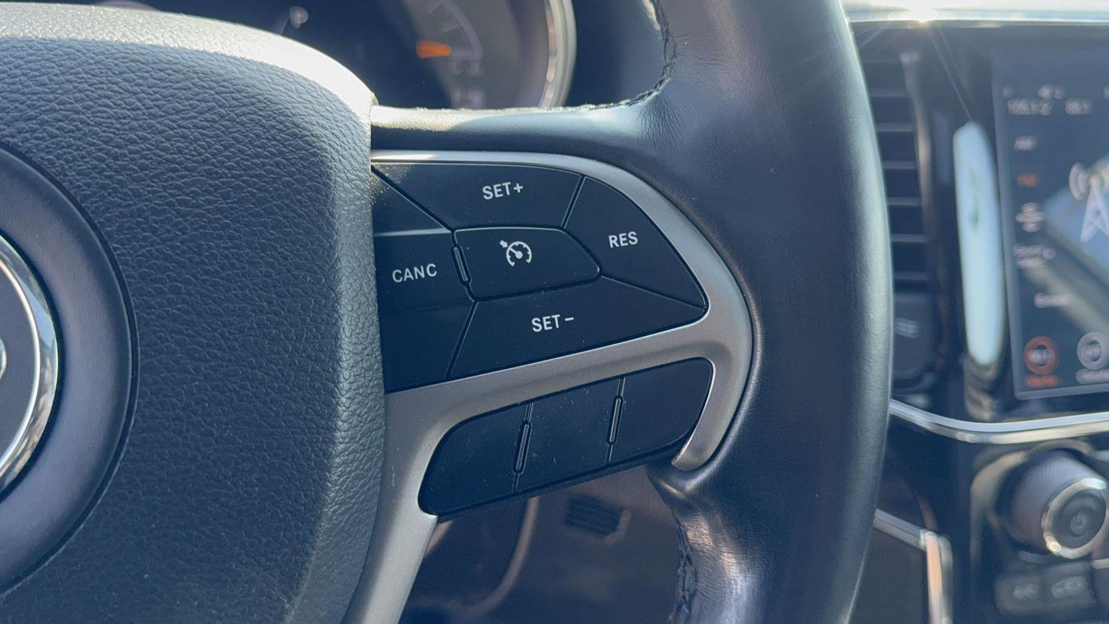 Used 2021 Jeep Grand Cherokee Limited AWD/4WD image 15