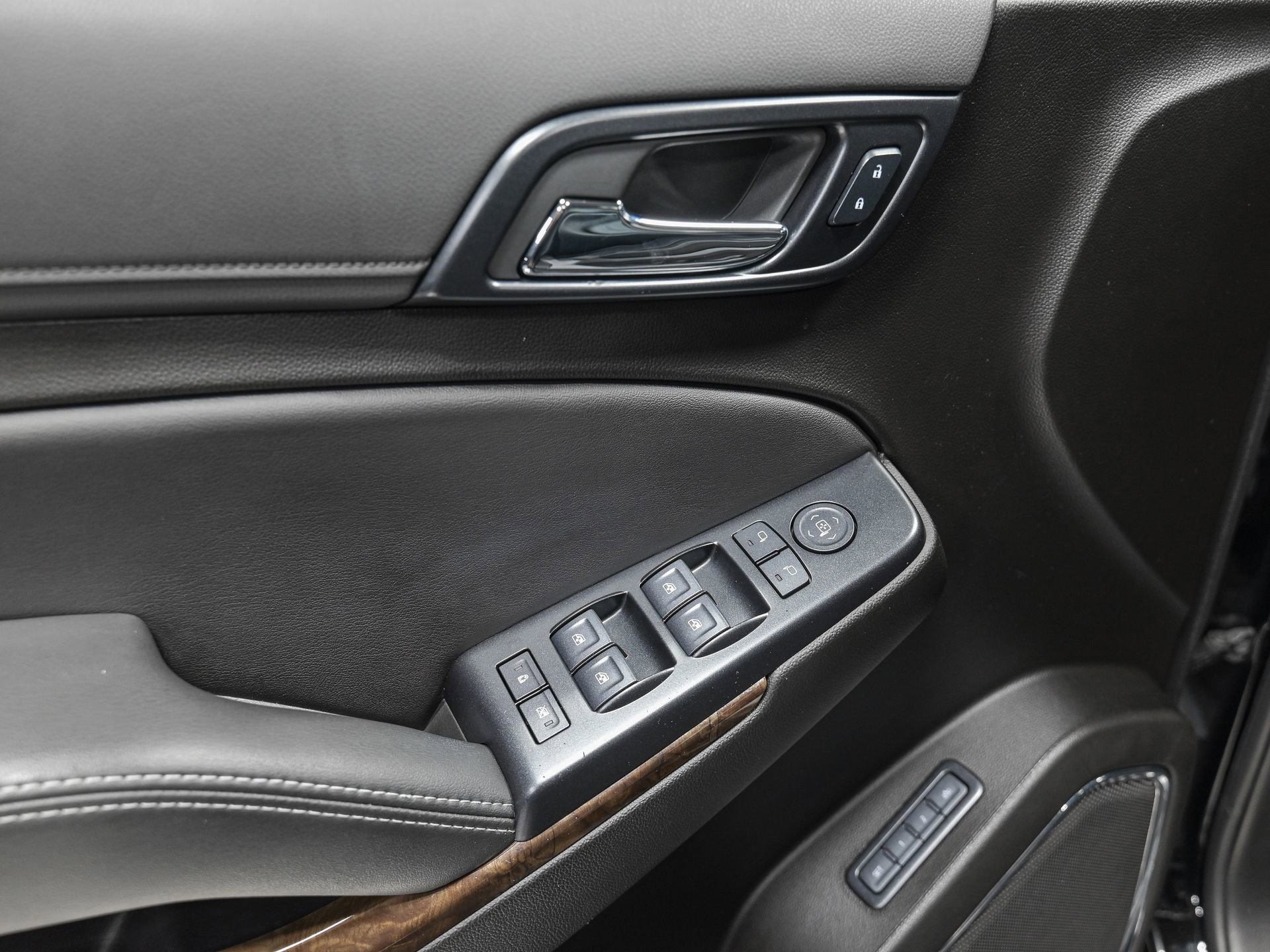 Used 2019 Chevrolet Tahoe LT image 13