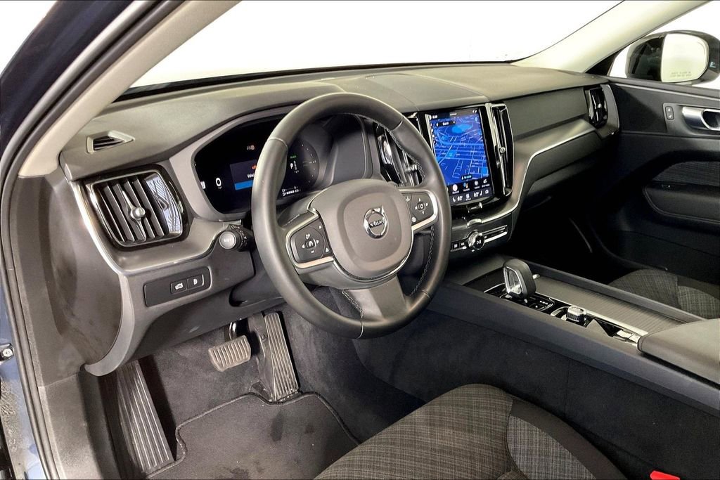 Used 2025 Volvo XC60 T8 Core AWD/4WD image 14