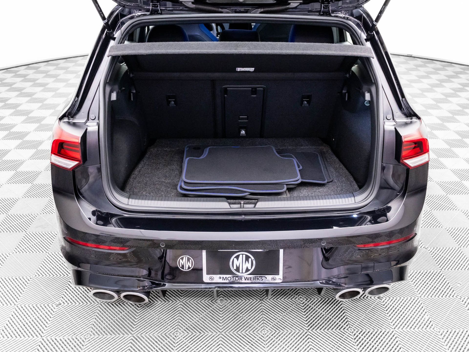 Used 2022 Volkswagen Golf R AWD/4WD image 32
