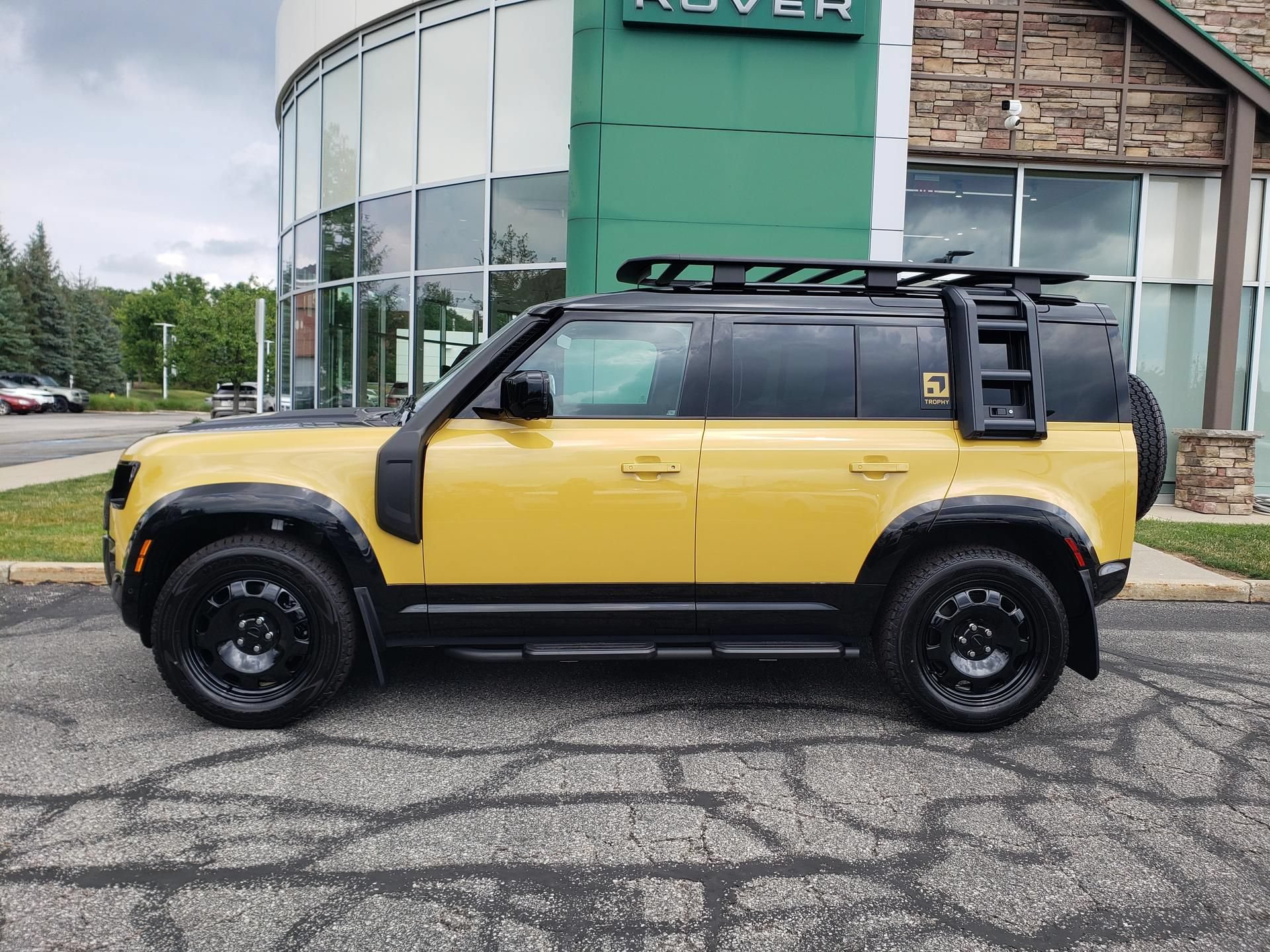 New 2026 Land Rover Defender 110 AWD/4WD image 9
