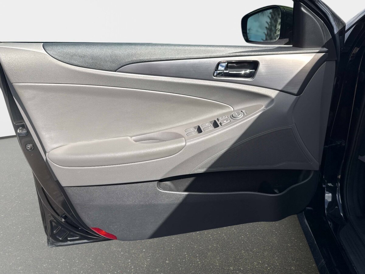 Used 2015 Hyundai Sonata Hybrid FWD image 15