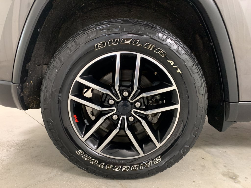 Used 2019 Jeep Grand Cherokee Trailhawk w/ Trailhawk Luxury Group AWD/4WD image 11