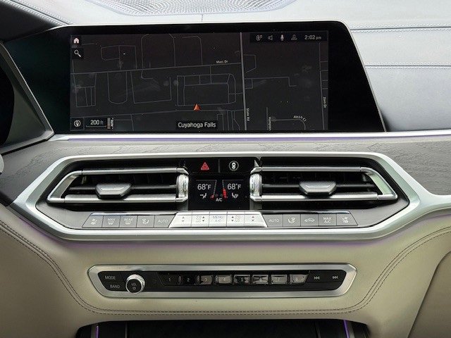 Used 2022 BMW X7 M50i image 25