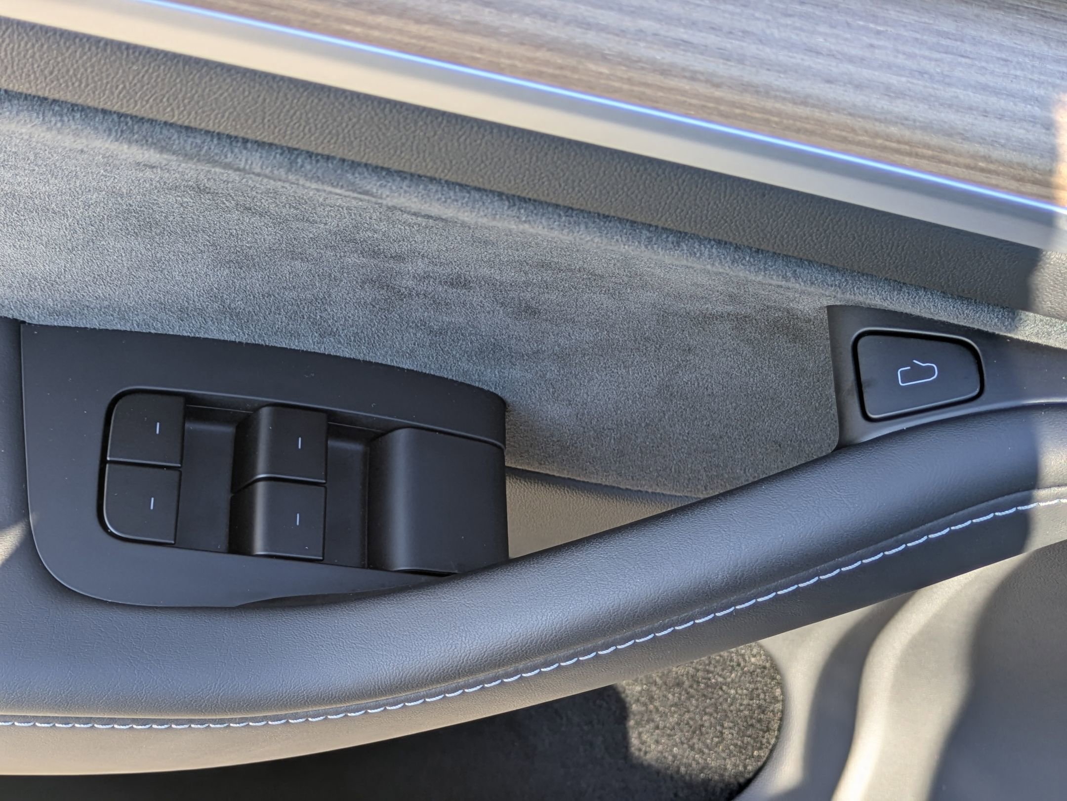 Used 2025 Tesla Model Y Long Range image 18