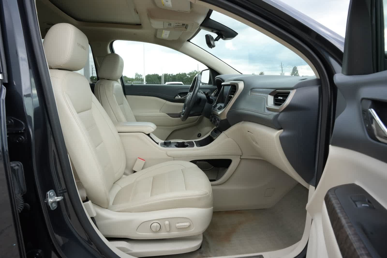 Used 2022 GMC Acadia Denali w/ Denali Ultimate Package FWD image 22