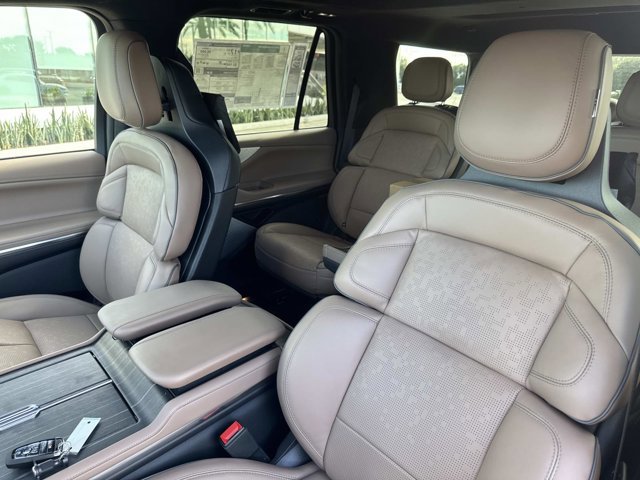New 2025 Lincoln Navigator Black Label image 13