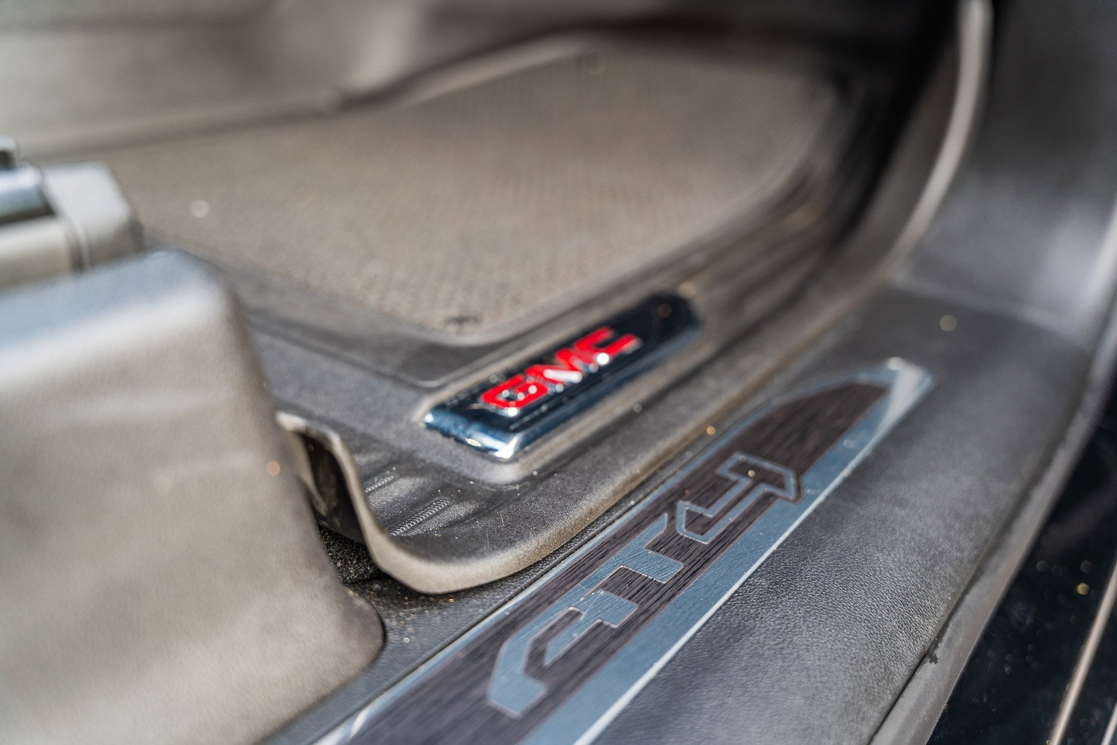 Used 2025 GMC Sierra 2500 AT4 w/ AT4 Premium Plus Package image 14