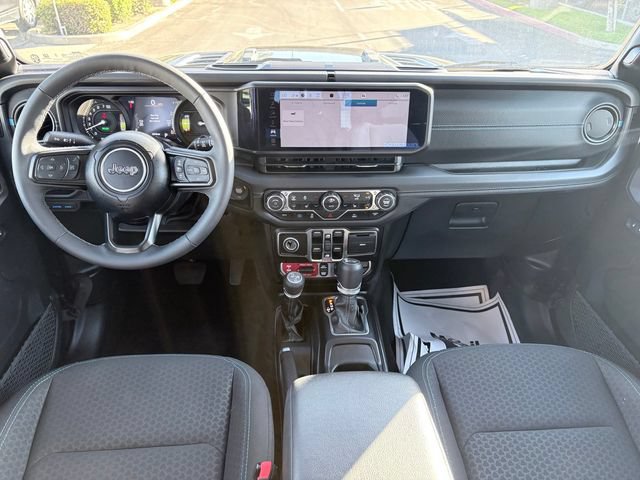 Used 2025 Jeep Wrangler Unlimited Rubicon 4xe w/ Convenience Group AWD/4WD image 8