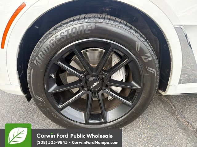 Used 2021 BMW X7 xDrive40i w/ Premium Package AWD/4WD image 9
