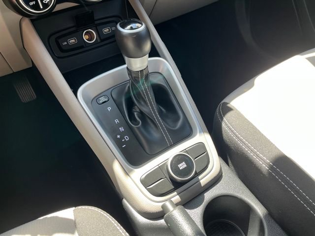 Used 2022 Hyundai Venue SEL image 34