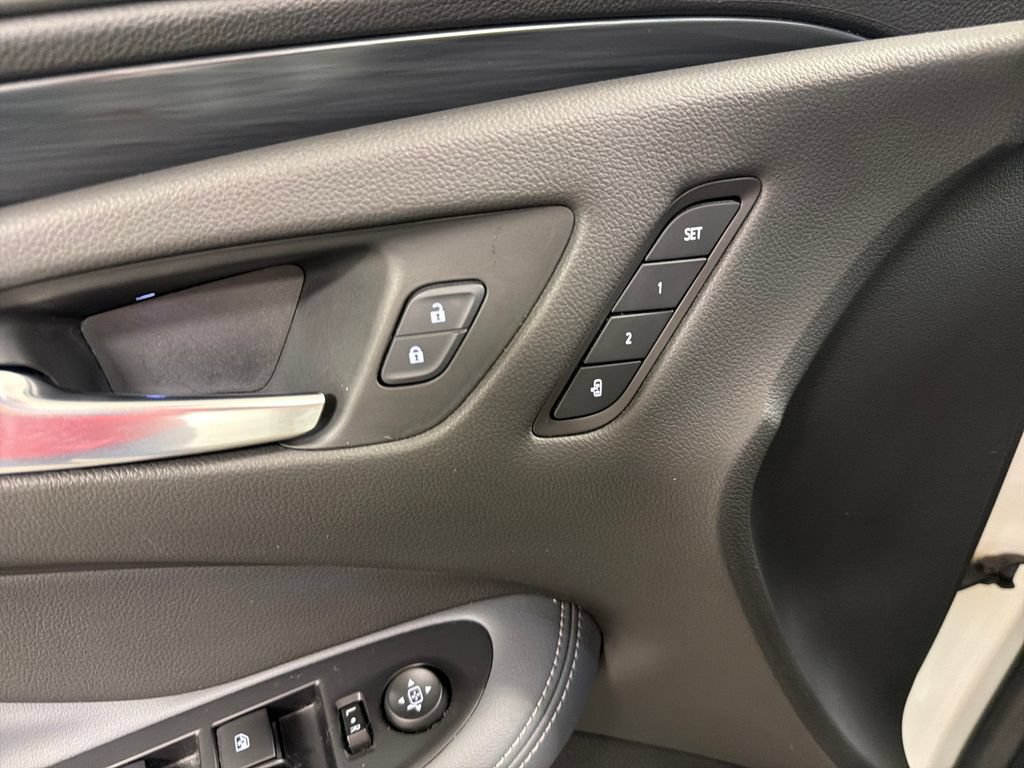 Used 2020 Buick Envision Essence w/ Experience Buick Package FWD image 24