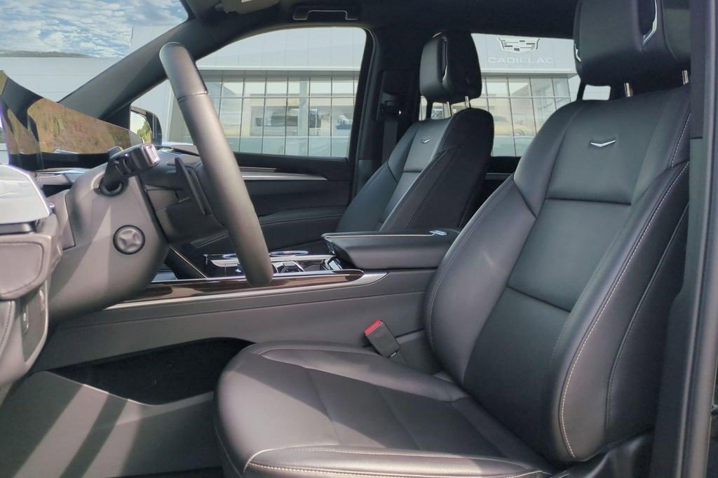 Certified 2025 Cadillac Escalade ESV Luxury RWD image 13