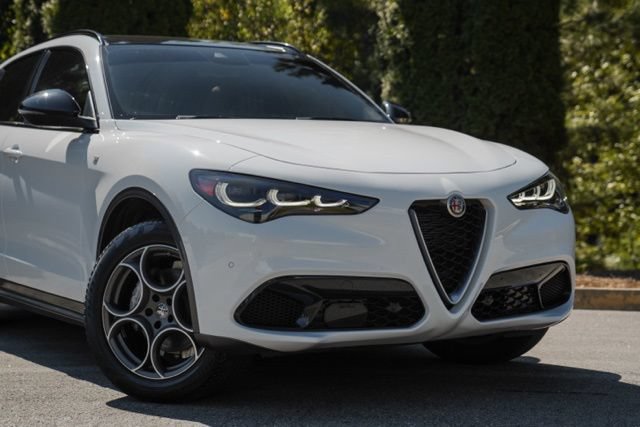 Used 2024 Alfa Romeo Stelvio Ti AWD/4WD image 6