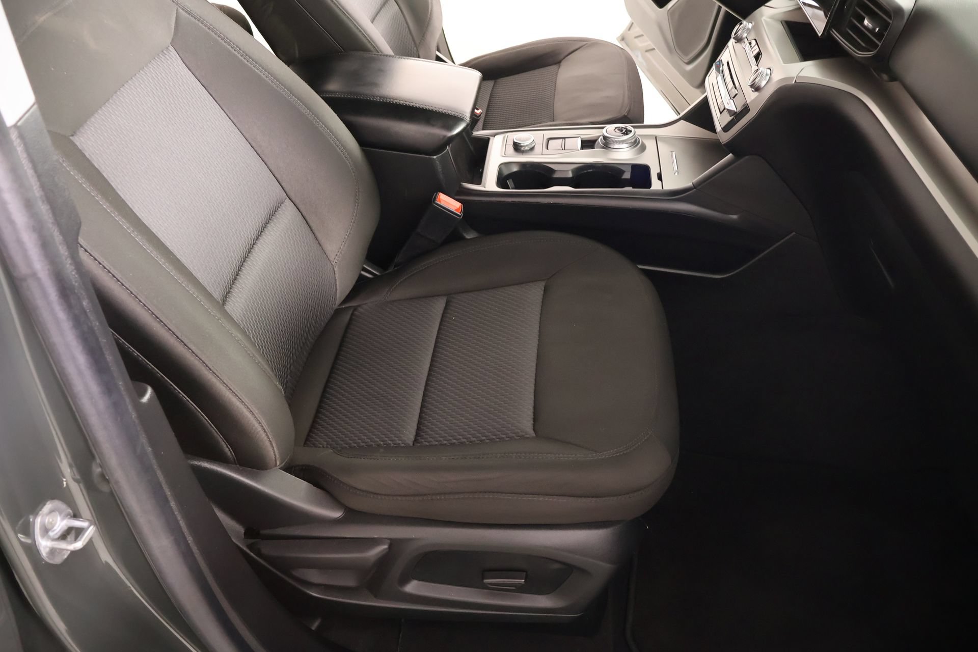 Used 2023 Ford Explorer XLT AWD/4WD image 14