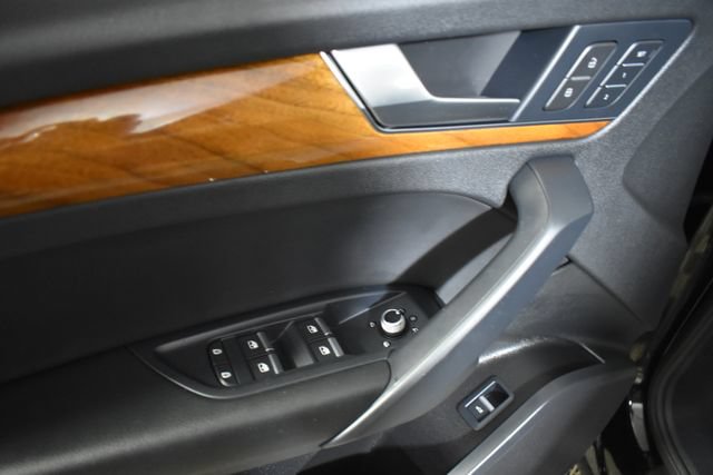 Used 2023 Audi Q5 2.0T Premium w/ Convenience Package AWD/4WD image 8