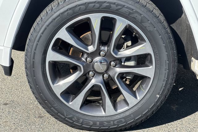 Used 2017 Jeep Grand Cherokee Overland image 24