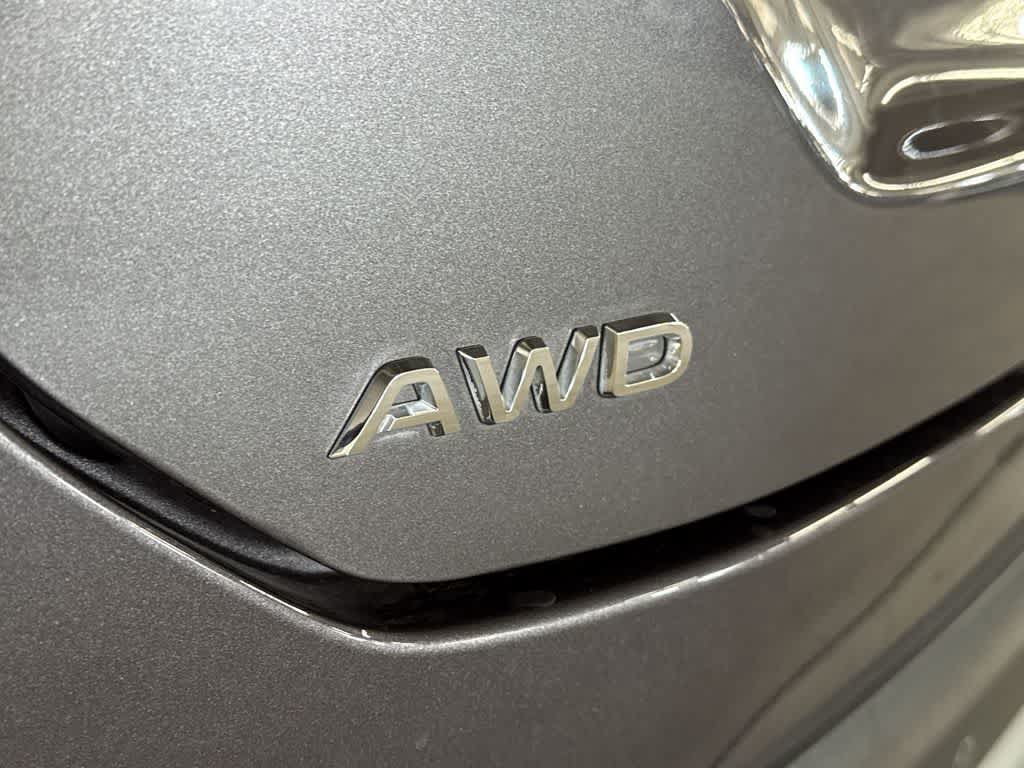 Used 2024 Honda Pilot Touring image 11