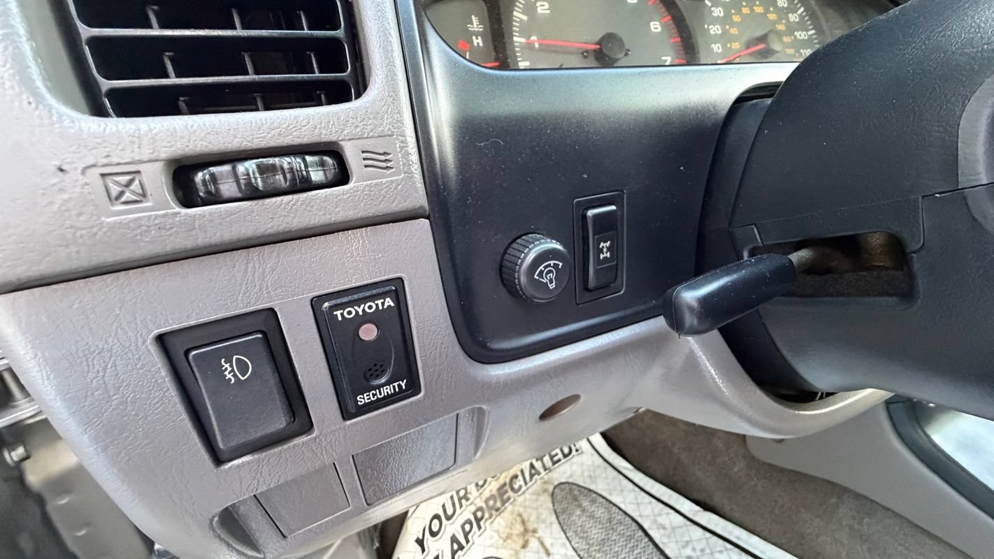 Used 2001 Toyota 4Runner SR5 AWD/4WD image 8