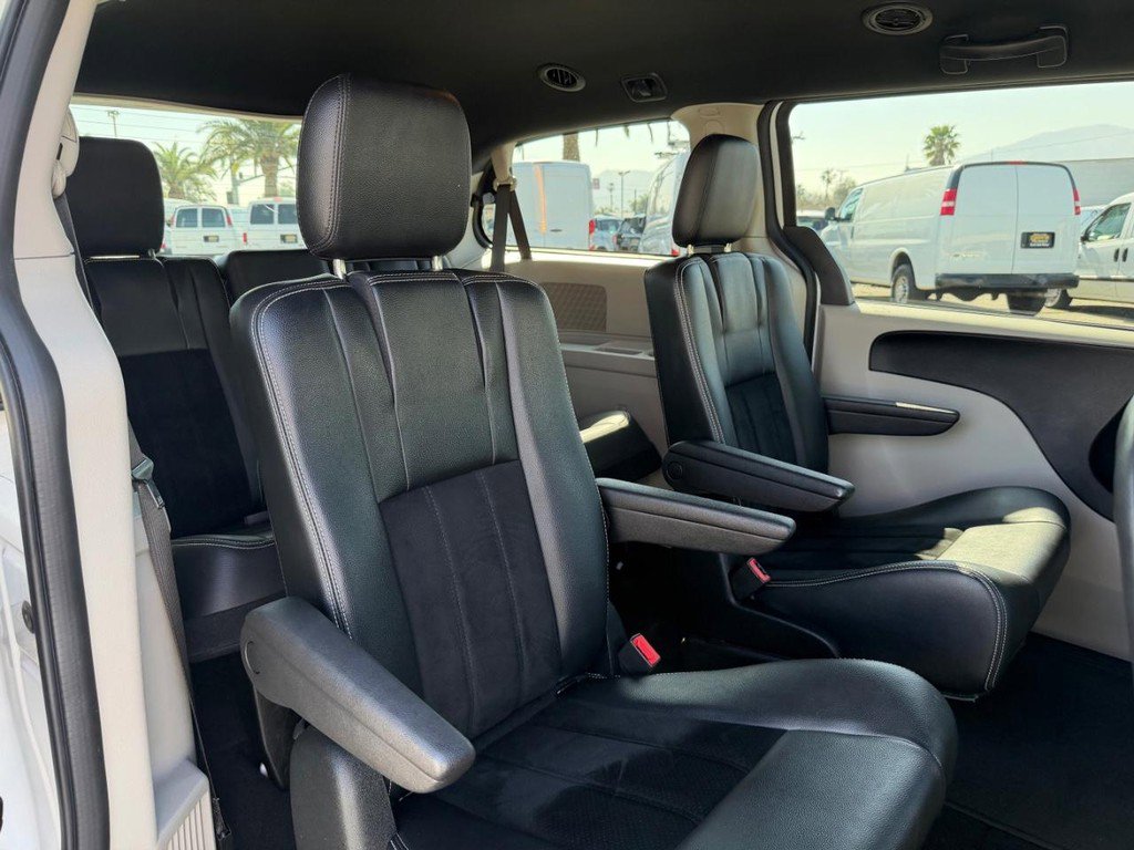 Used 2018 Dodge Grand Caravan SXT image 38