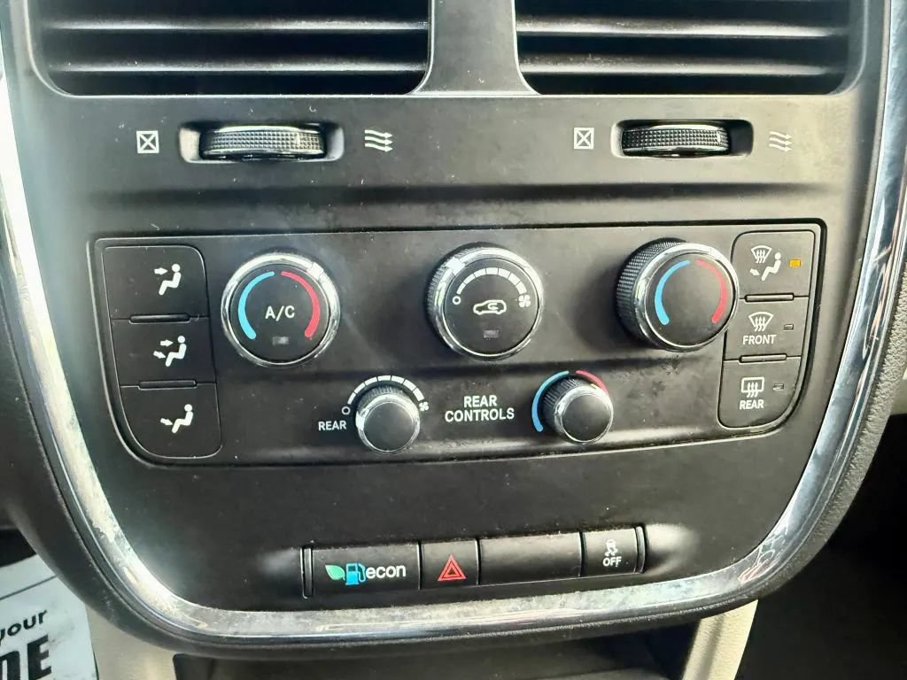 Used 2018 Dodge Grand Caravan SE w/ UConnect Hands-Free Group FWD image 16