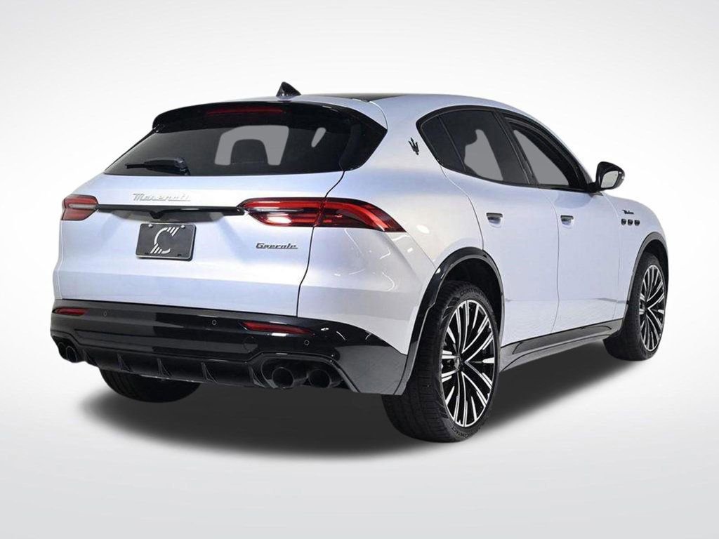 Used 2025 Maserati Grecale Modena image 5