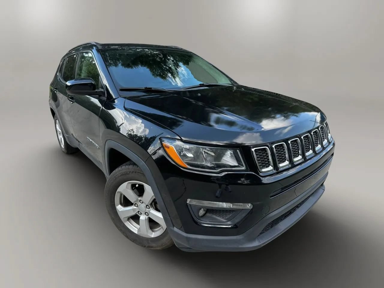 Used 2018 Jeep Compass Latitude w/ Popular Equipment Group FWD image 2
