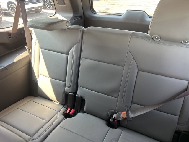 Used 2023 Chevrolet Suburban Z71 w/ Luxury Package image 29